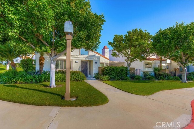 Building Photo - 1 Navarre