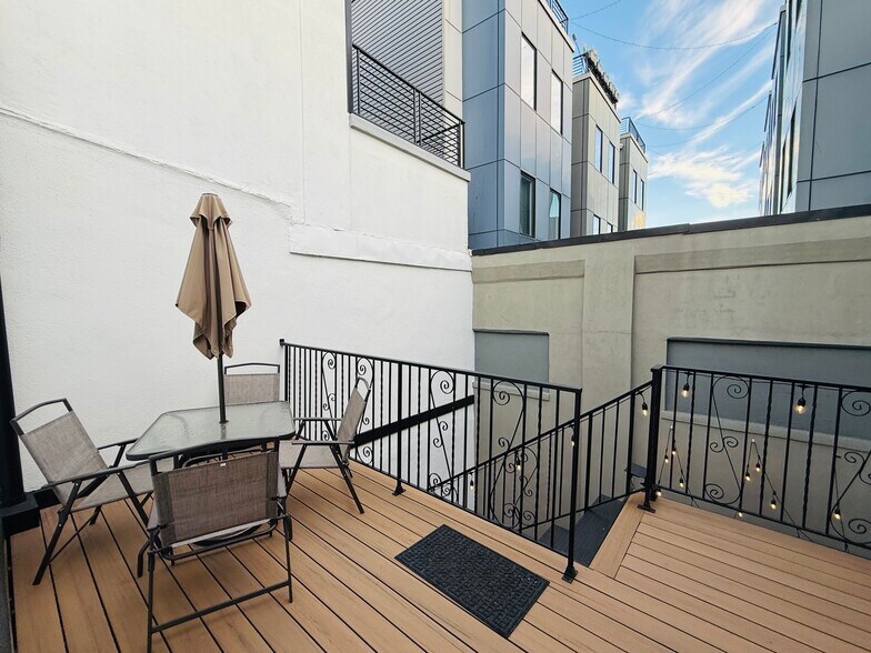 Deck - 2504 E York St