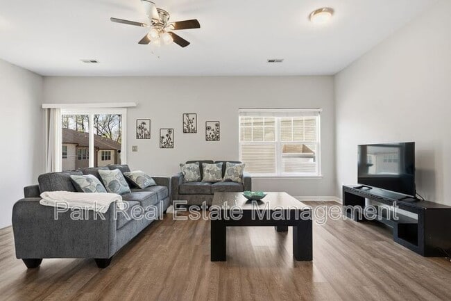 Building Photo - 1326 Stone Manor Dr