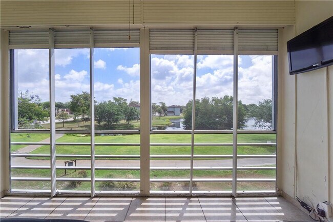 Building Photo - 2430 SW 81st Ave