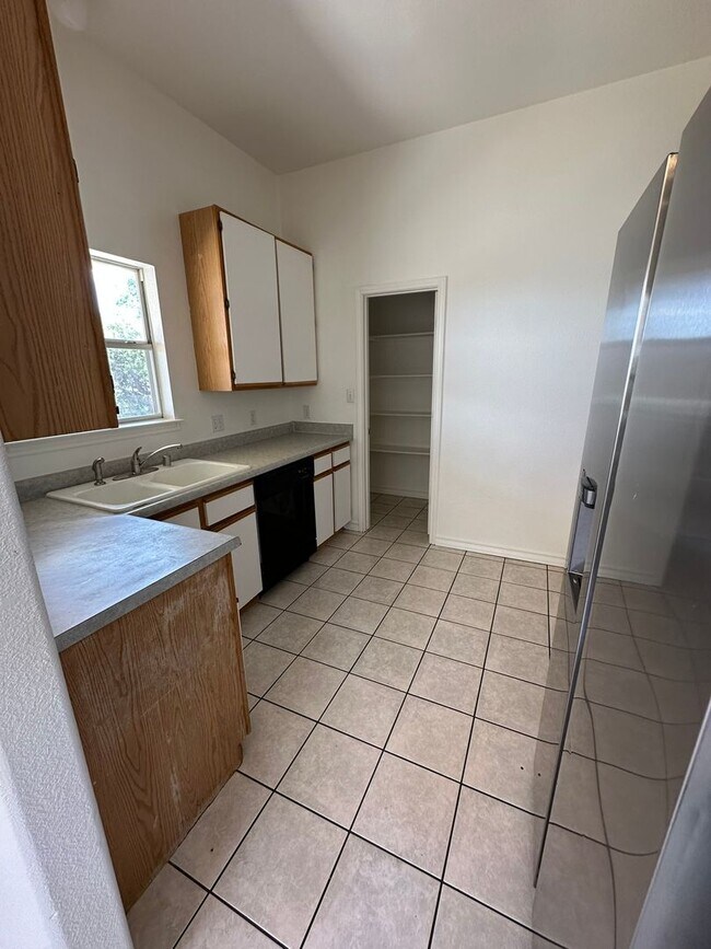 Building Photo - 3503 Northpointe Dr