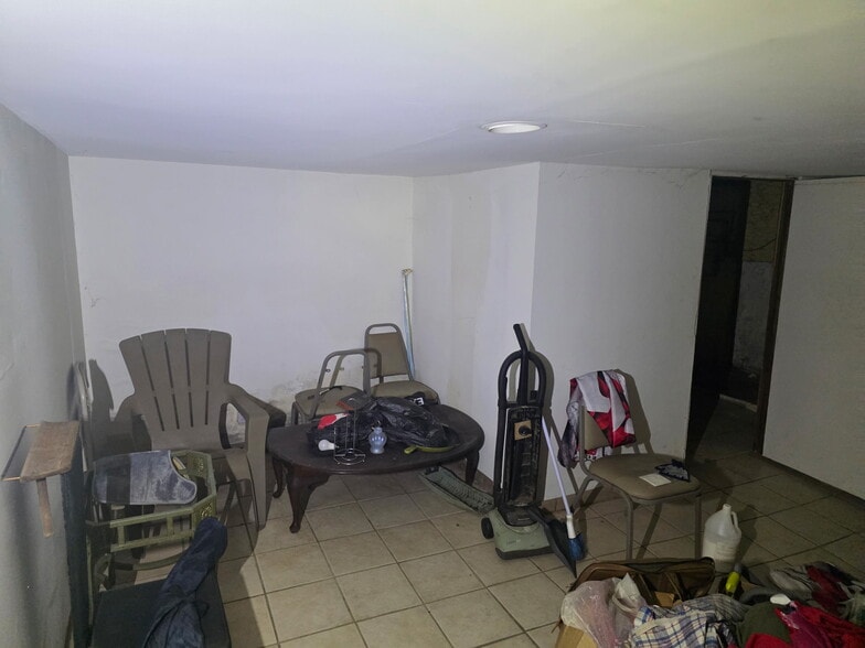 Building Photo - 4784 Highland Ave