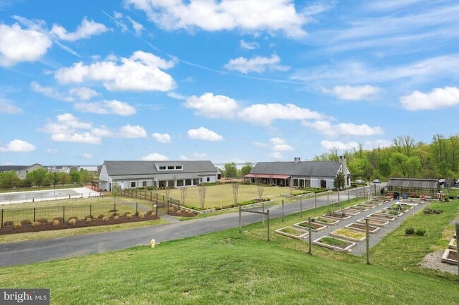 Building Photo - 1780 Cherry Birch St