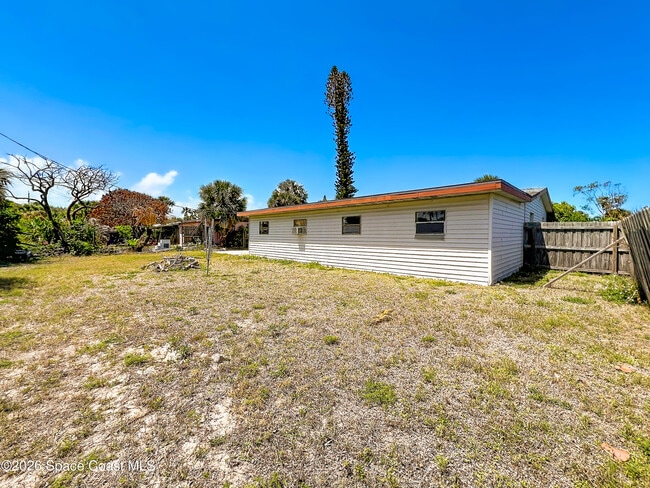 Building Photo - 122 Eden Ave