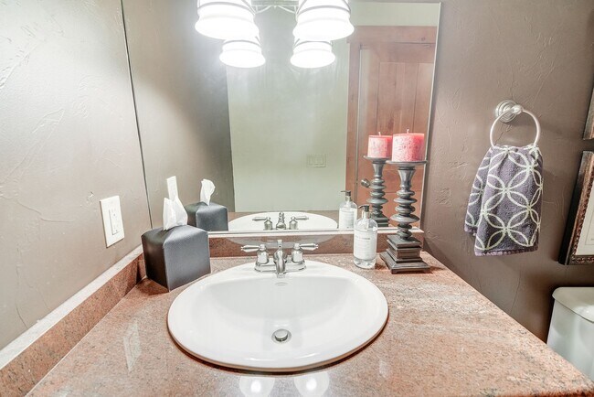 Building Photo - Downtown Frisco! Tons of space, amazing lo...