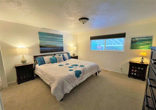 Building Photo - 10499 S Carnation Dr