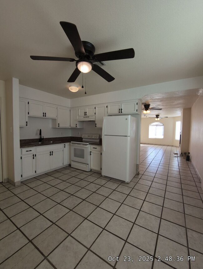 Building Photo - Welcome to your new cozy, immaculate and spacious home!