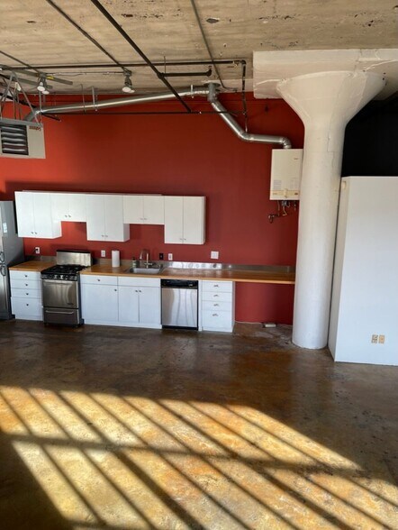 Building Photo - 247 4th St