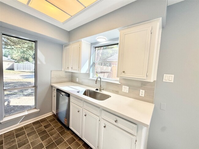 Building Photo - 5359 Friar Tuck Dr