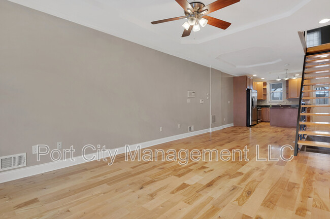 Building Photo - 131 S Bouldin St