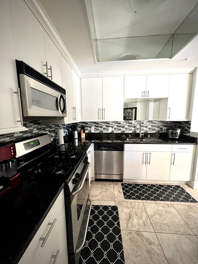 Building Photo - Meridian Furnished 1 Bd | 1 Ba Luxury Condo