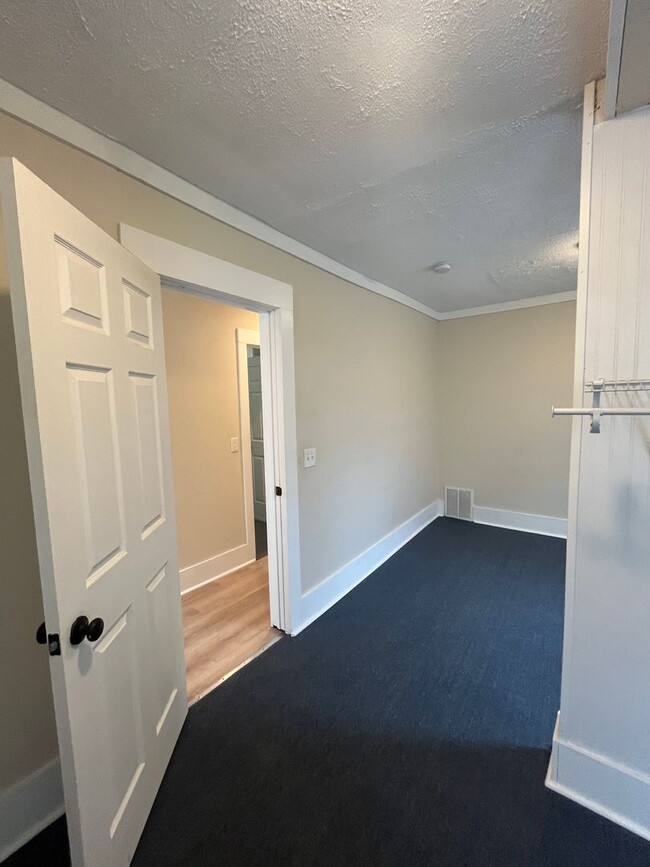 Building Photo - 12 Madison St