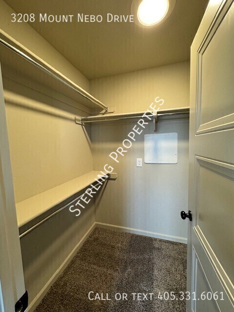 Building Photo - 3208 Mt Nebo Dr