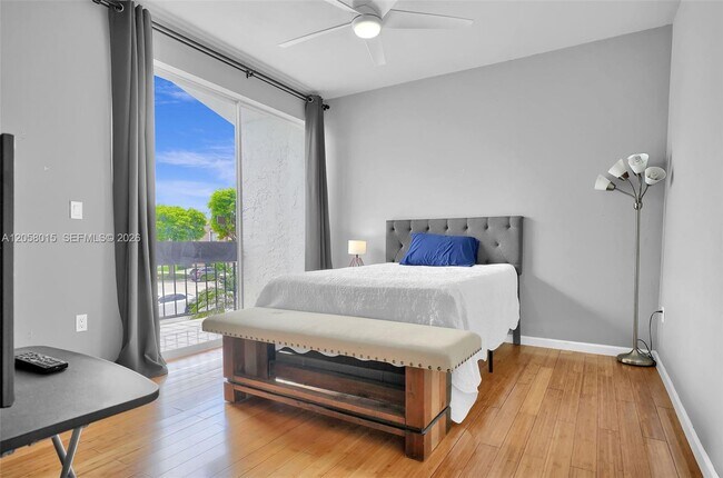 Building Photo - 9177 Fontainebleau Blvd