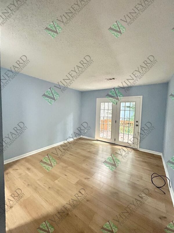 Building Photo - 1014 Falling Water Dr