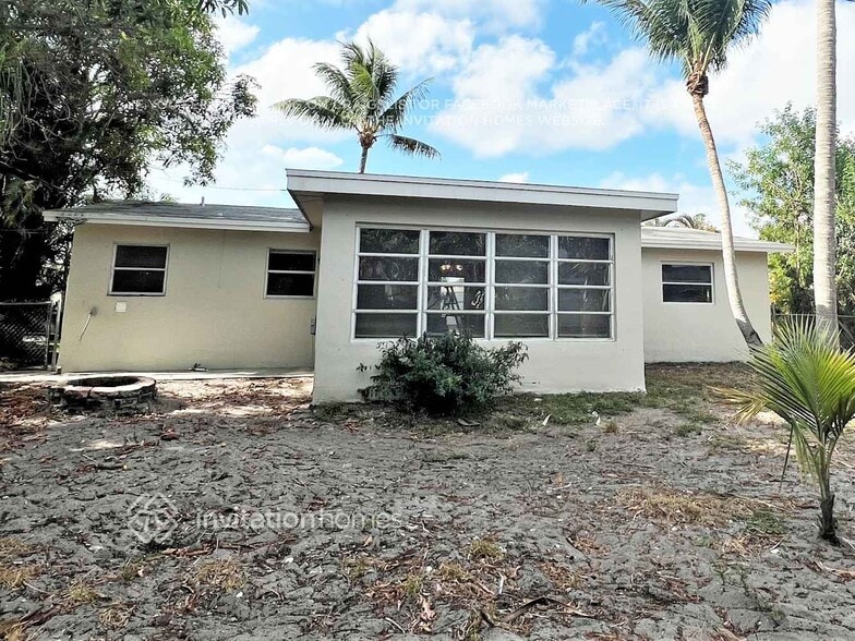 Building Photo - 5560 SW 7th Ct