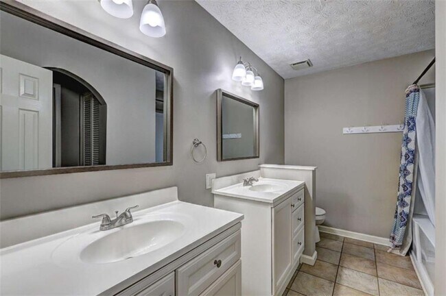 Building Photo - 100 Morgans Turn