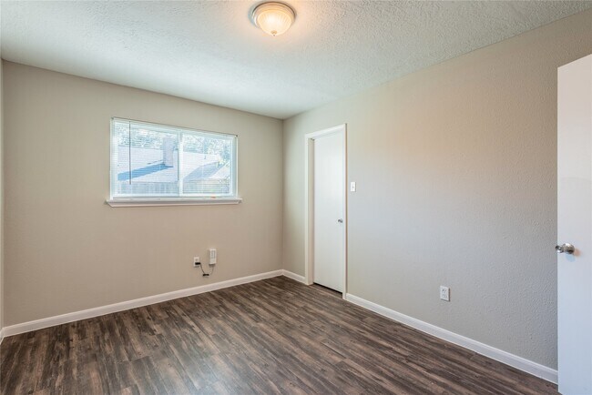 Building Photo - 4418 Lost Spring Dr