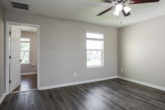 Building Photo - 452 Vineyard Ln