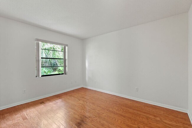 Building Photo - Spacious 4 Bedroom Ormond Beach Home with ...