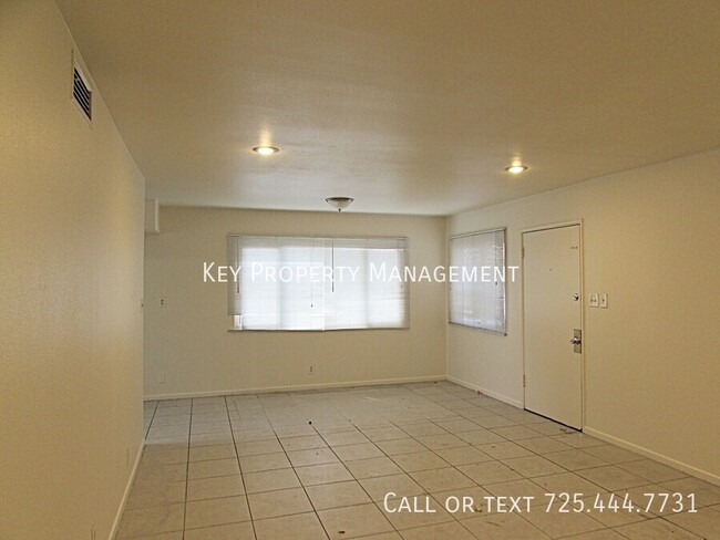 Building Photo - 2 BEDROOM 1 BATH UNIT NEAR THE STRATOSPHER...