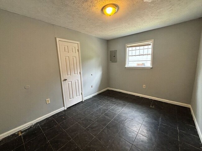 Building Photo - 6709 Lake Glen Dr