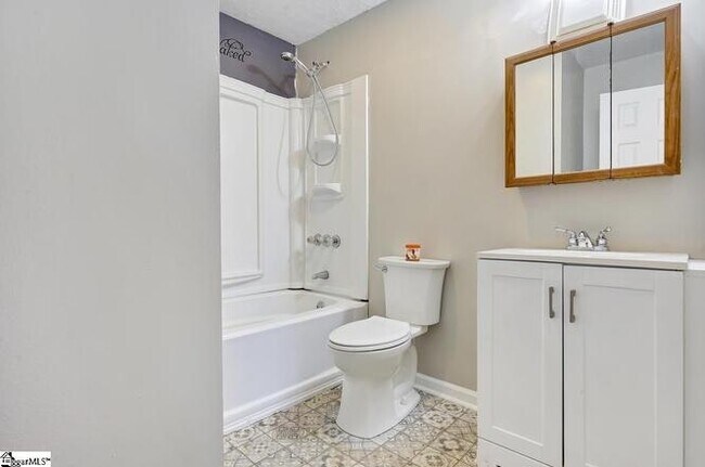 Building Photo - 731 Winding Creek Rd