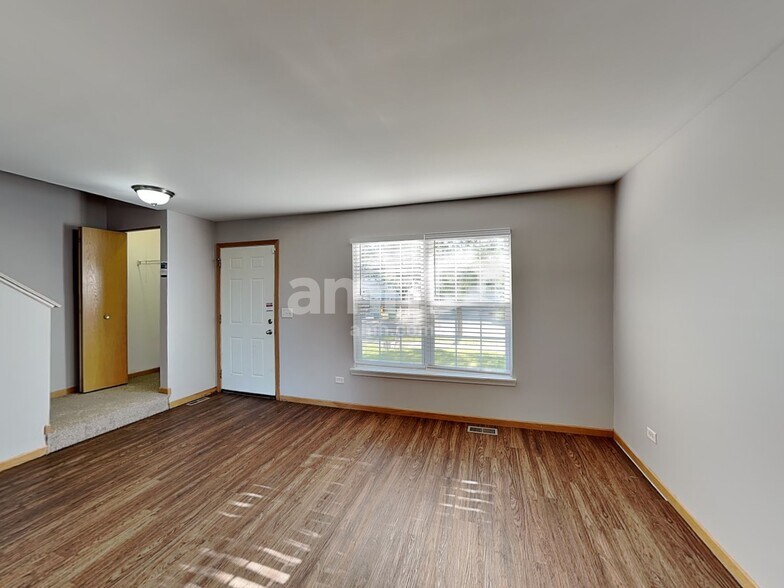 Building Photo - 2419 Paradise Cir