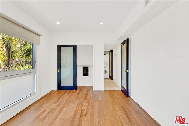 Building Photo - 210 S Hamilton Dr