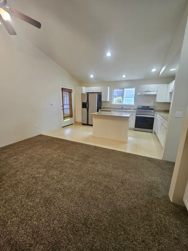 Building Photo - 3-2 bedroom home in the legend Maui Lani