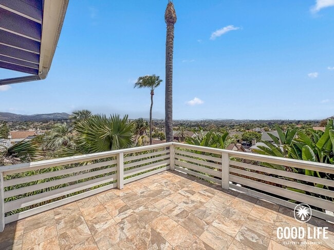 Building Photo - SD: Stunning 4BD/3BA Home in Vista with Panoramic Views, Private Balcony & Large Yard