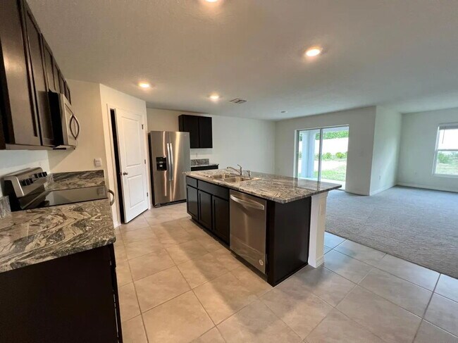 Building Photo - **AVAILABLE AUGUST 1** Charming 3-Bedroom ...