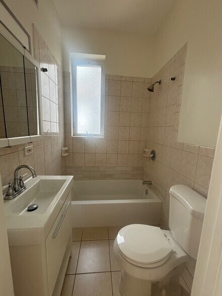 Bathroom - 2608 W Cortez St