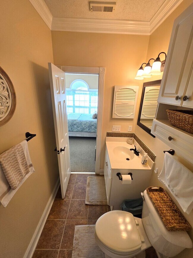 Building Photo - 4231 Hibiscus Dr