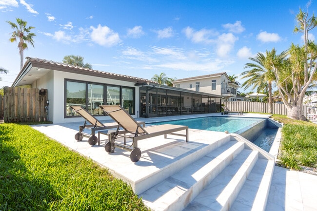 Building Photo - 273 Tropic Dr