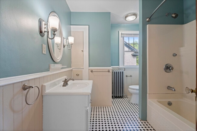 Building Photo - 809 Edgewood Ave