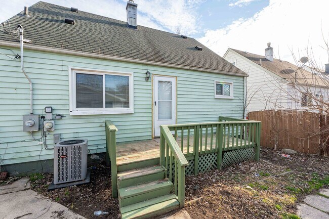 Building Photo - 14921 Myola Ave