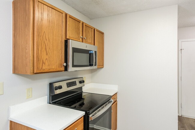 Building Photo - 8840 Hosta Way