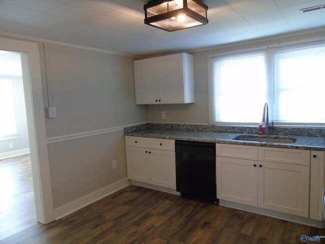 Building Photo - 1107 England St NE