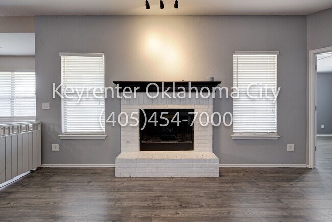 Building Photo - 6016 SE 82nd Pl
