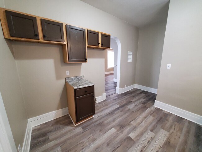 Building Photo - COMING SOON!! 506 Denver- large 3 bed house! **PETS OK**