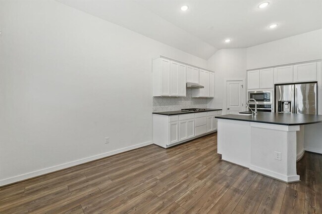 Building Photo - 22600 Fountaingrass Ln