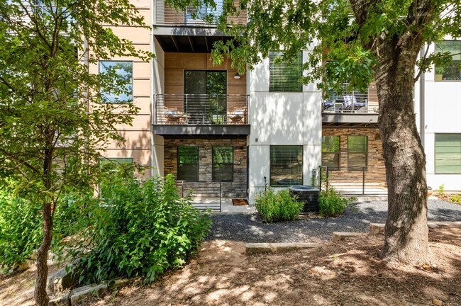 Building Photo - 3700 Clawson Rd