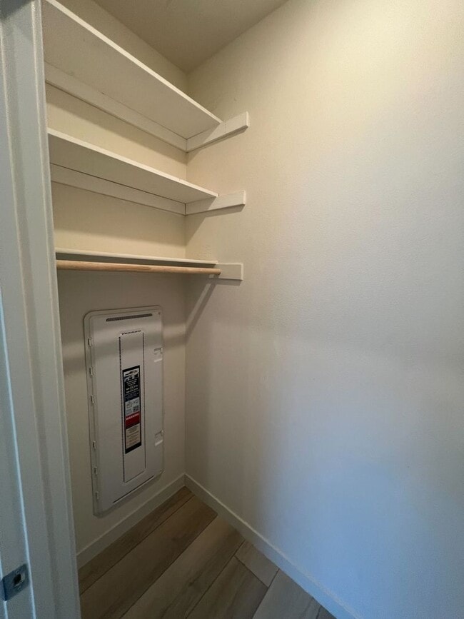 Building Photo - Move-In Special! 2 Weeks Free Rent – Moder...