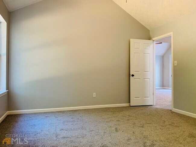 Building Photo - 30 Standing Rock Rd