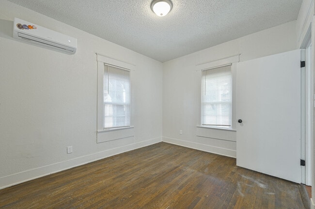 Building Photo - 607 N Evans Ave