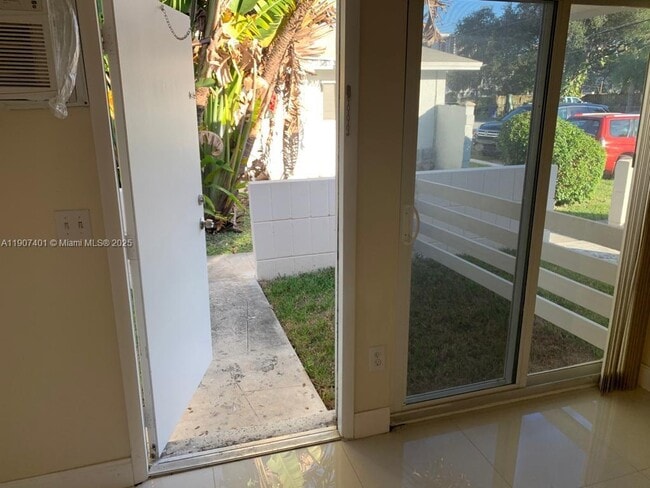 Building Photo - 1511 NE 117th St