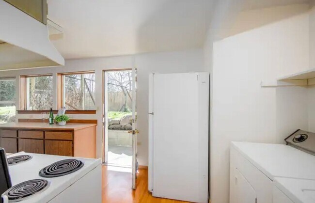 Building Photo - Baran (2018 11th St.)