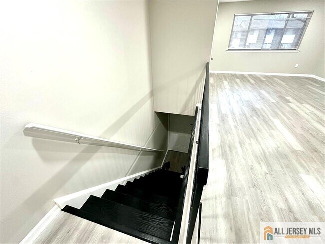 Building Photo - 1310 Bradley Ct