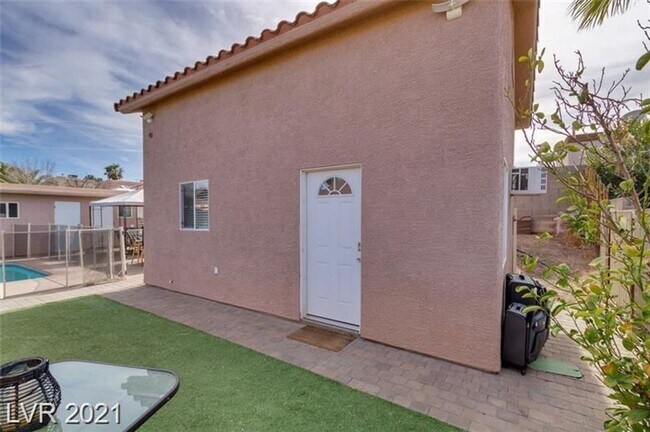 Building Photo - ** COMING SOON ** AMAZING SINGLE STORY HOME IN HENDERSON WITH DETACHED CASITA NO HOA & HOME COMES...